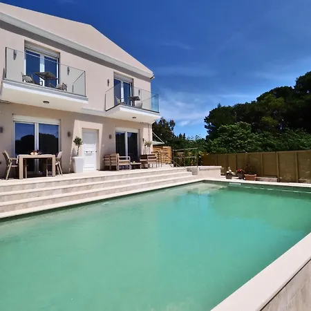 Thalia * Agios Georgios (Corfu)